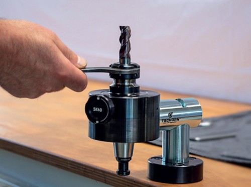 JEMNÝ, OTOČNÝ A ROTAČNÝ MONTÁŽNÍ SYSTÉM