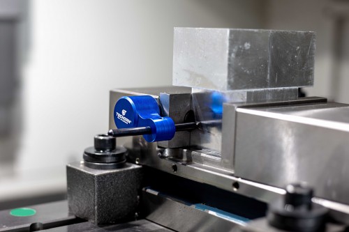 SNADNÝ A FLEXIBILNÍ DRŽÁK OBROBKU S MAGNETICKOU ZÁKLADNOU