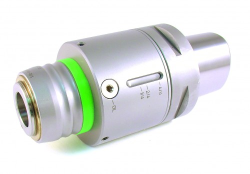 SYNCHRONNÍ ZÁVITOVÁNÍ S INTEGROVANÝM MAZACÍM SYSTÉMEM - SMĚŠOVAČEM VZDUCHU A OLEJE